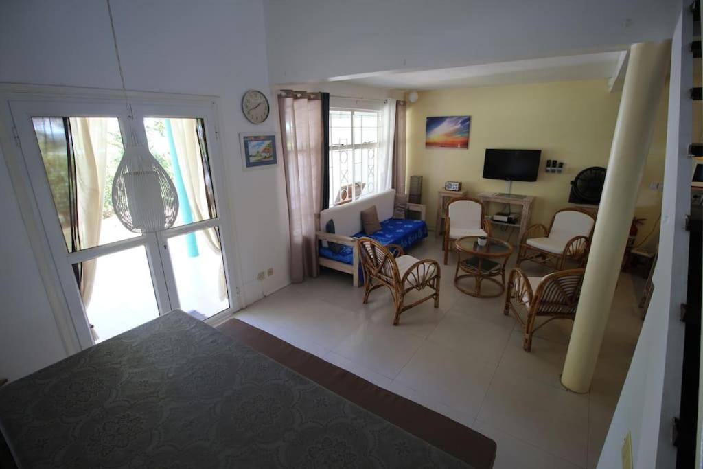Les Cygnes, Pereybere. Holiday home