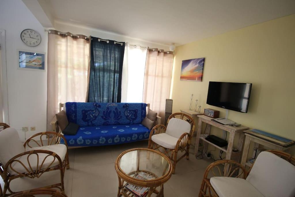 Les Cygnes, Pereybere. Holiday home *