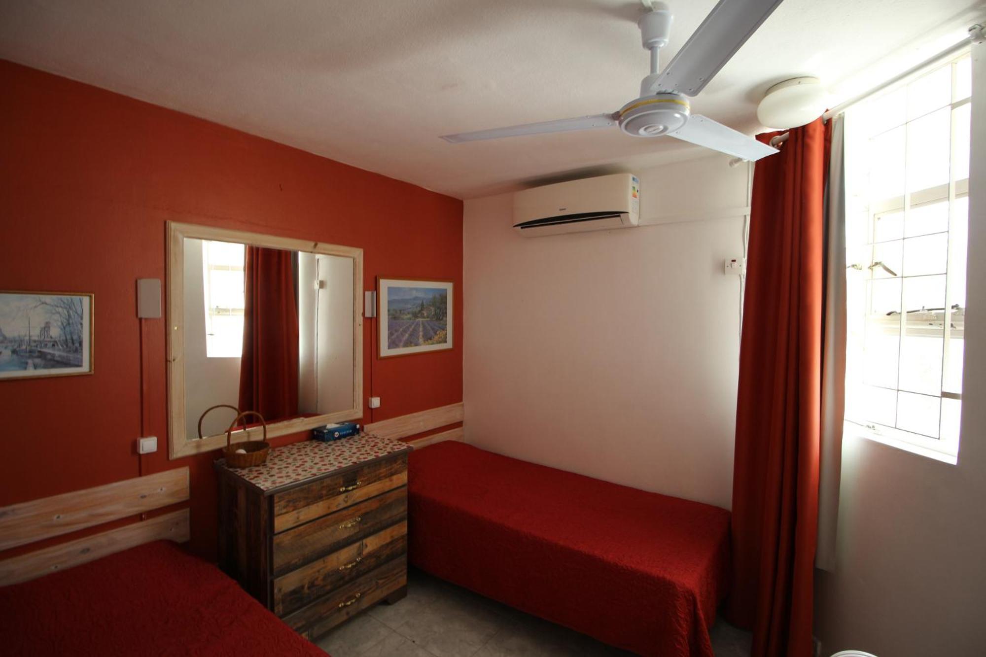 Les Cygnes, Pereybere. Holiday home